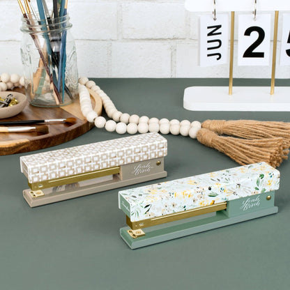 Swingline Grapadora de Leah Bisch, 20 hojas, tira completa, flores silvestres (S700034)