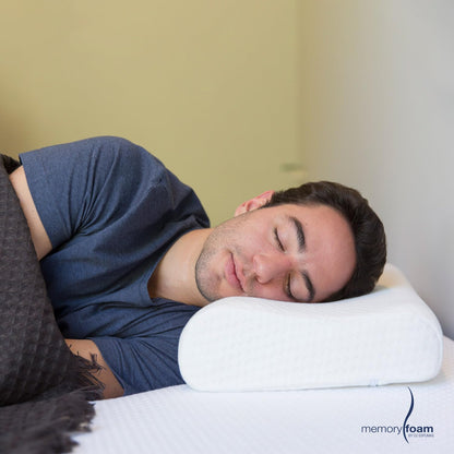 MEMORY FOAM: Almohada en forma Curva Ortopédica, Mantiene la Postura Correcta de Cabeza y Cuello, es de espuma viscoelástica con funda removible de velour para facilitar su lavado. Hipoalergénica.