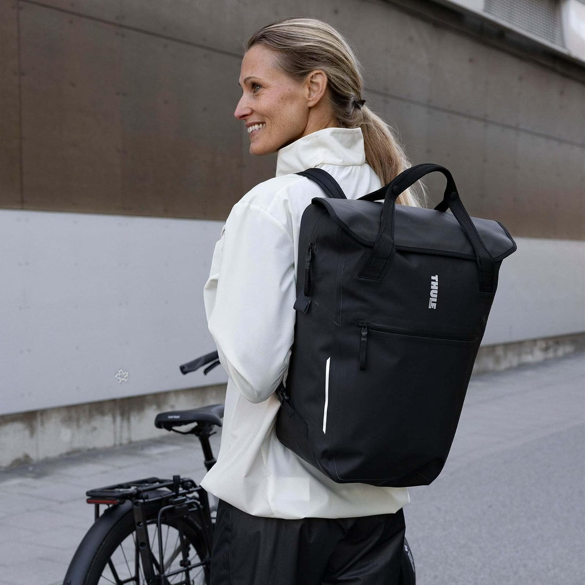 Thule Shield Mochila 23L | Compartimentos Organizados, Compatible con Thule InLock