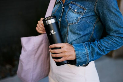 STANLEY Transit - Taza de viaje de café a prueba de fugas, acero inoxidable aislado al aspiradora, se mantiene caliente o frío durante horas, sin BPA, 567 g, narciso