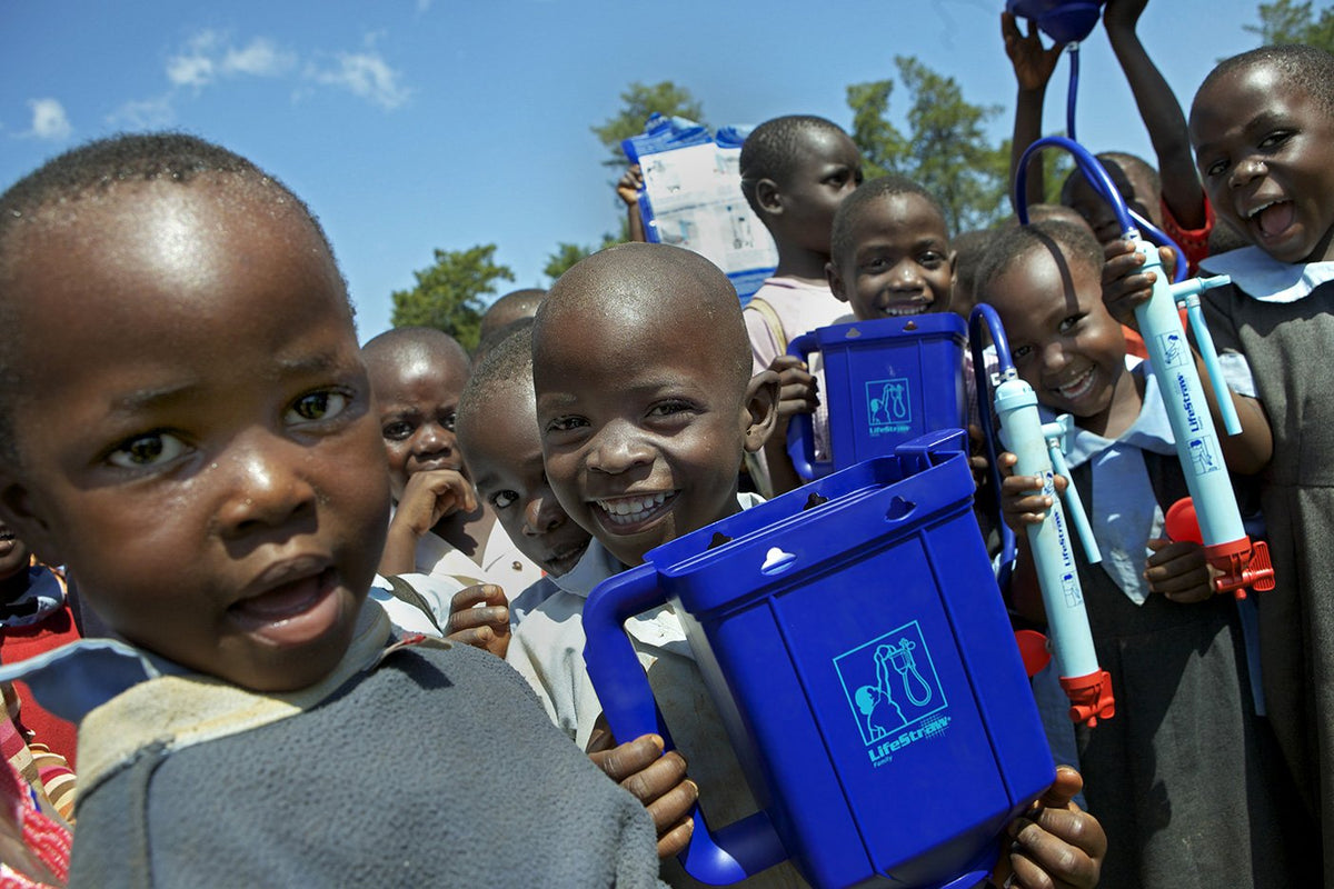 LifeStraw Family 1.0 Purificador de agua portátil alimentado por gravedad para preparación de emergencia y camping