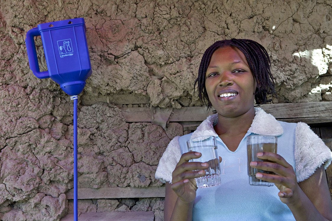 LifeStraw Family 1.0 Purificador de agua portátil alimentado por gravedad para preparación de emergencia y camping