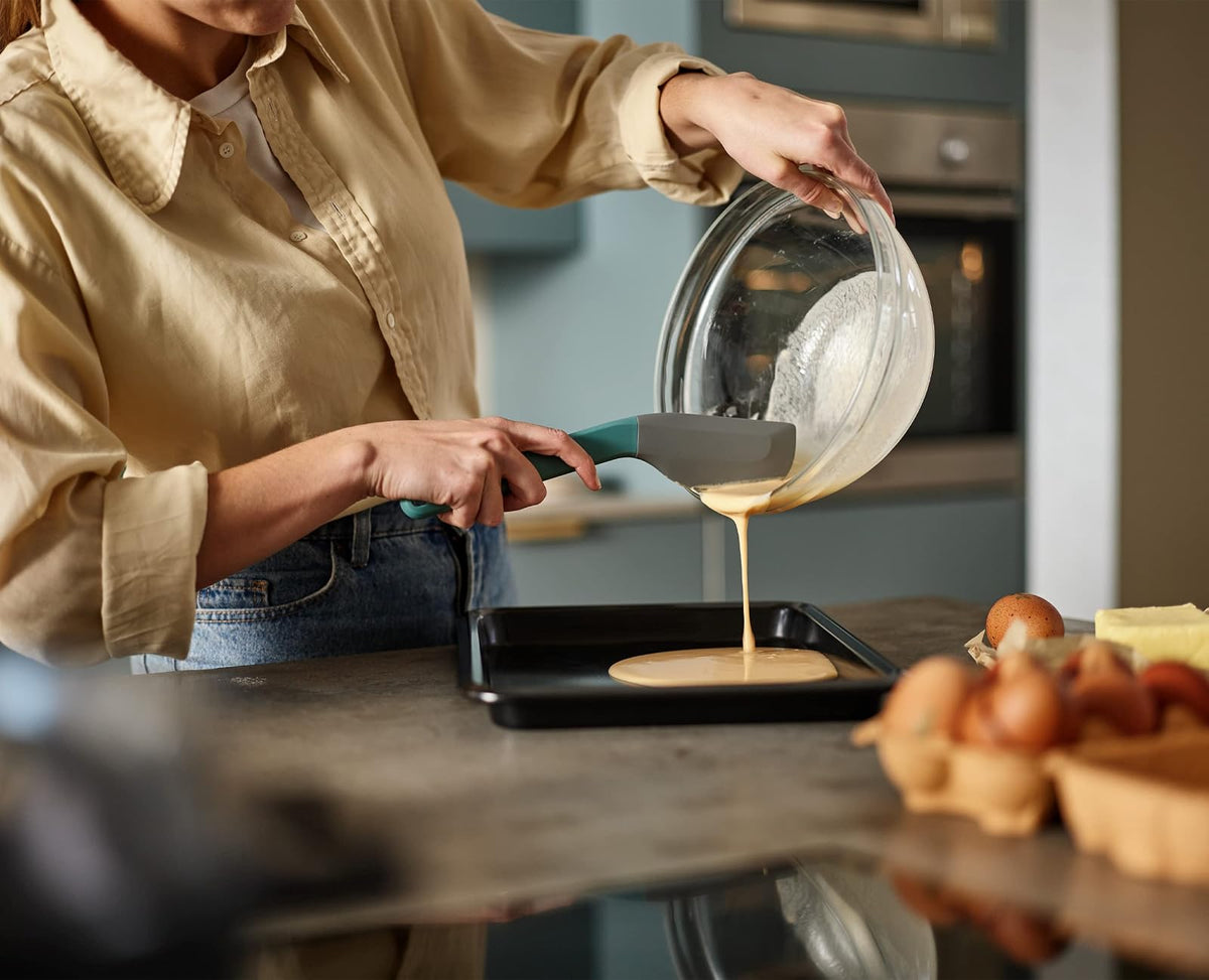 Joseph Joseph Duo Espátula de silicona con forma ergonómica, cabeza de silicona resistente al calor, perfecta para mezclar cuencos y utensilios de cocina antiadherentes