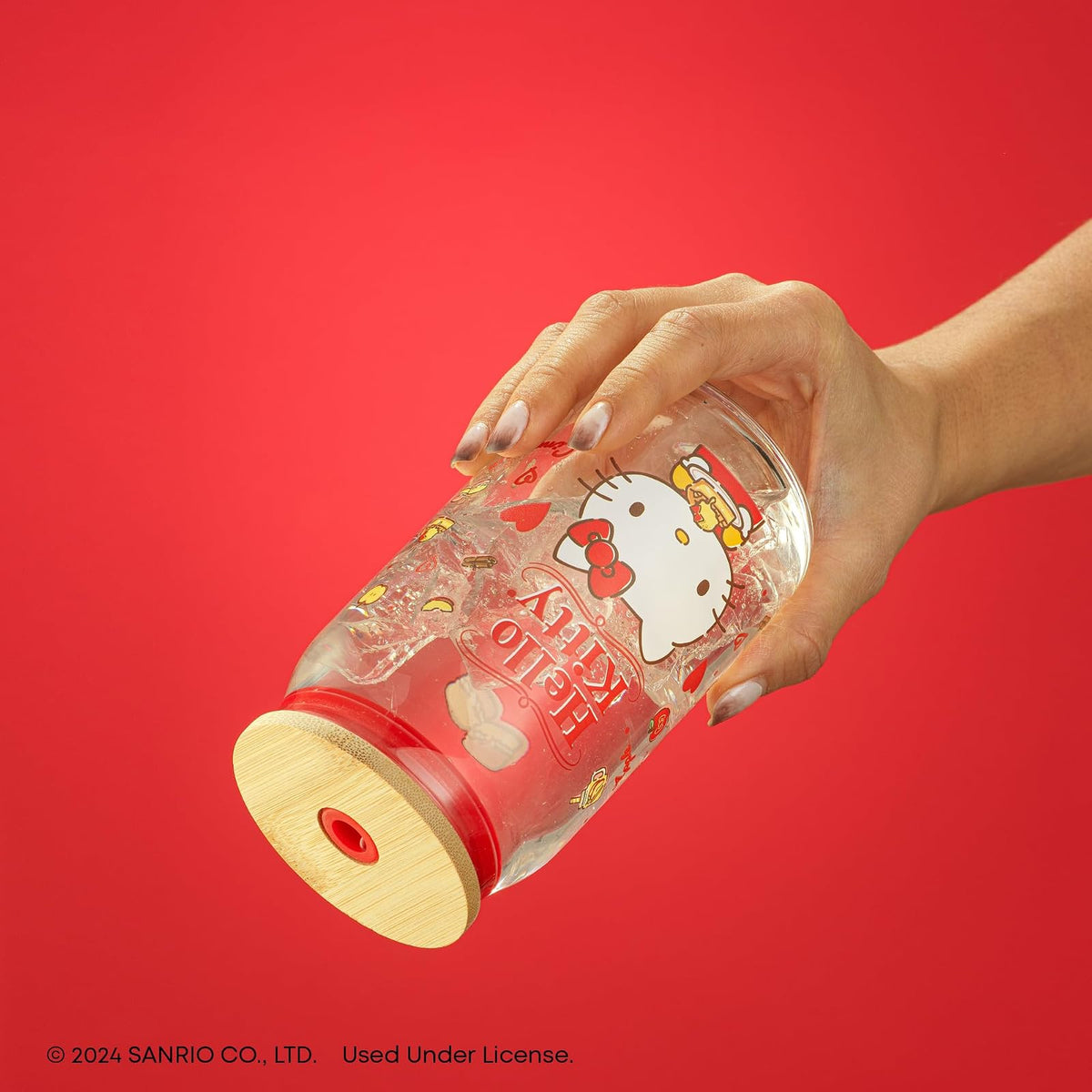 JoyJolt Sanrio - Vaso de vidrio con sabor favorito de Hello Kitty and Friends con tapa de bambú y popote, a prueba de fugas, taza transparente de 16 onzas con forma de lata de soda con Hello Kitty