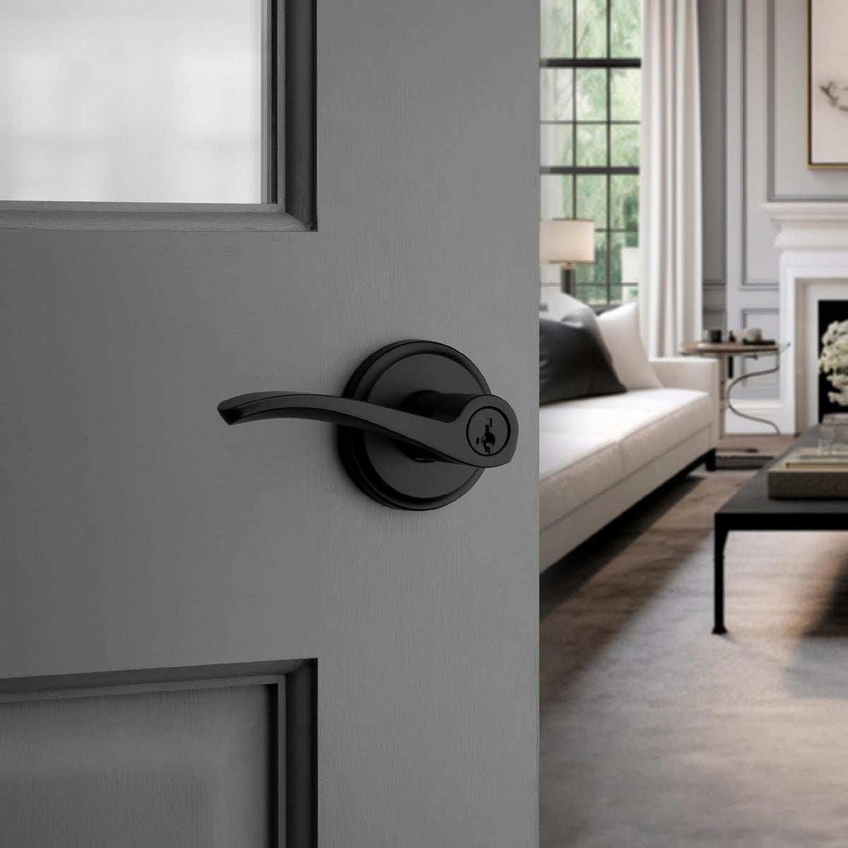 Kwikset Sedona - Manija de puerta de entrada con cerradura y llave, palanca reversible con llave segura, para entrada frontal y dormitorios, negro mate, resistente a las púas Smartkey Rekey Security y