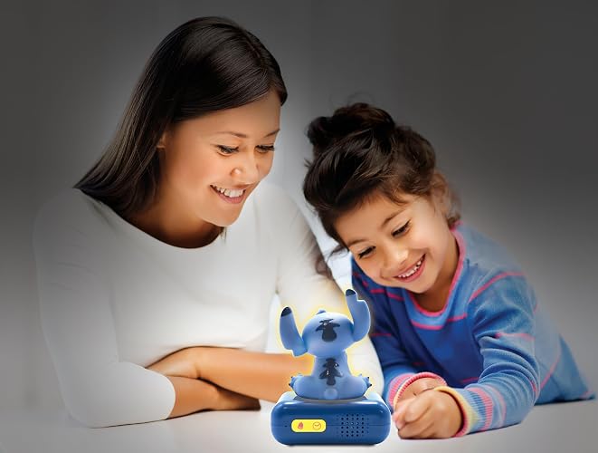 Lexibook Disney Stitch Reloj Despertador Luz Nocturna RL800D | Azul, visualización retroiluminada LCD, 6 sonidos y melodías, función repetición, luminoso, 3 pilas AA