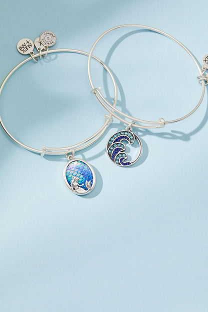 Alex and Ani - Pulsera con dije de onda, camino de los símbolos, acabado en plata argentium brillante, 2 a 3.5 pulgadas, Una talla, Latón, Sin gemas.