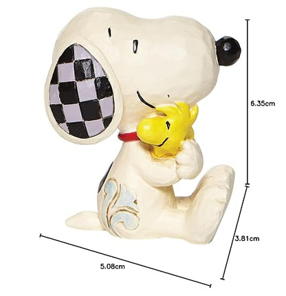 Enesco Peanuts by Jim Shore Snoopy Hugging Woodstock Figura en Miniatura, 2.5 Pulgadas, Multicolor