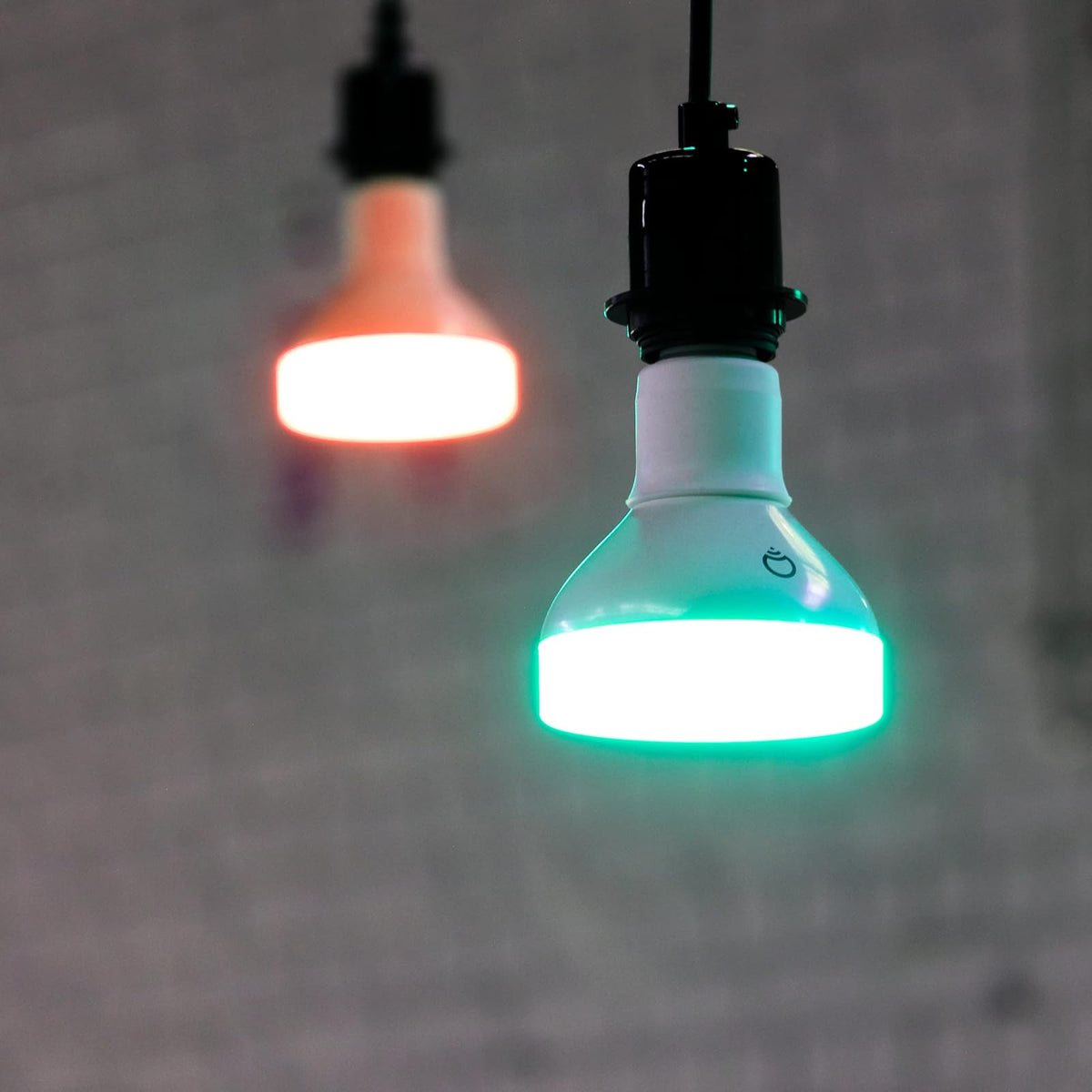 LIFX Color, BR30 1100 lúmenes, bombilla LED inteligente Wi-Fi, miles de millones de colores y blancos, no requiere puente, funciona con Alexa, Hey Google, HomeKit y Siri (2 unidades).