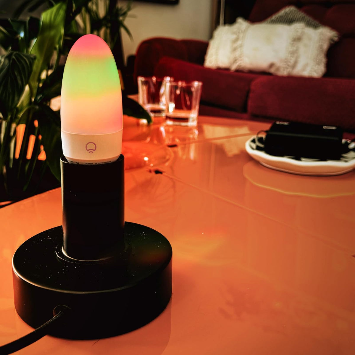 LIFX - foco LED de vela inteligente de color, base E26, efecto de llama Wi-Fi RGBW con 26 zonas LED, regulable, modos de llama y morfo, aplicación + control de voz (Alexa, Google, Siri), 1500K – 9000K