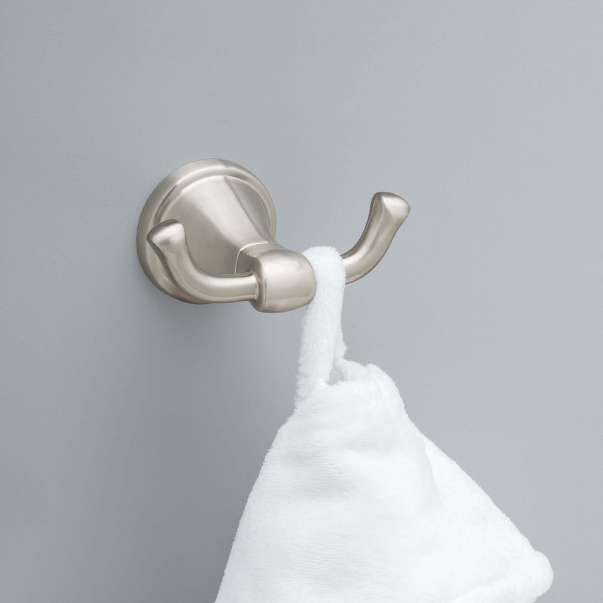 Delta Faucet Becker (1 unidad) Gancho para toalla/bata para baño, SpotShield níquel cepillado, montado en la pared BCK35-DN