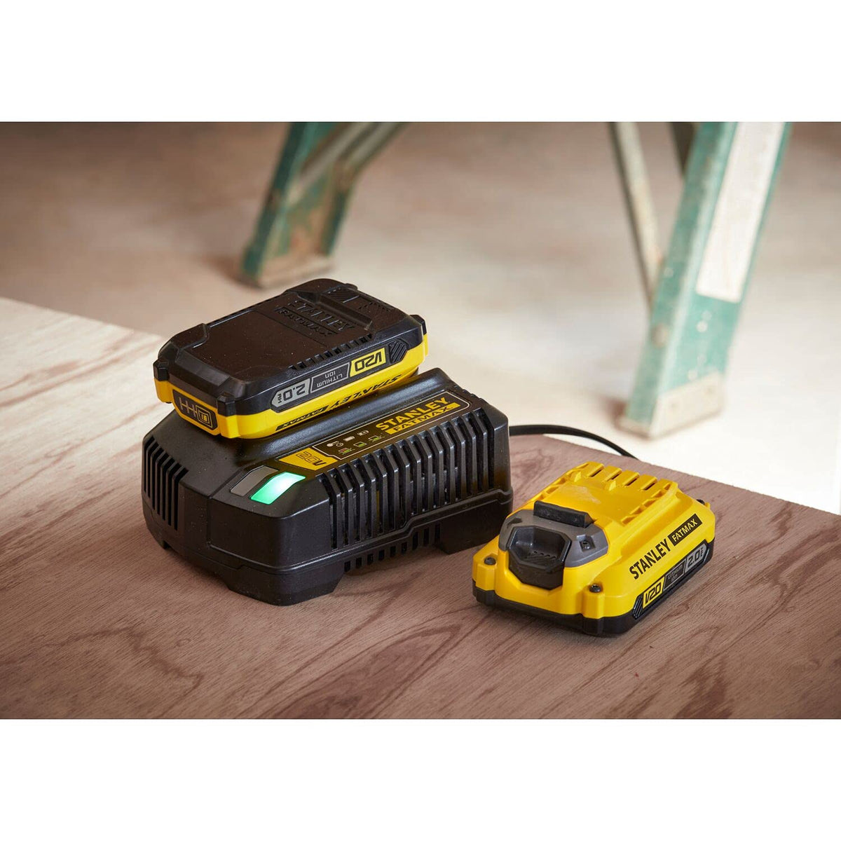 STANLEY Cargador Para Batería De Ión De Litio 2A 20V. Sistema V20 (SC200-B3)