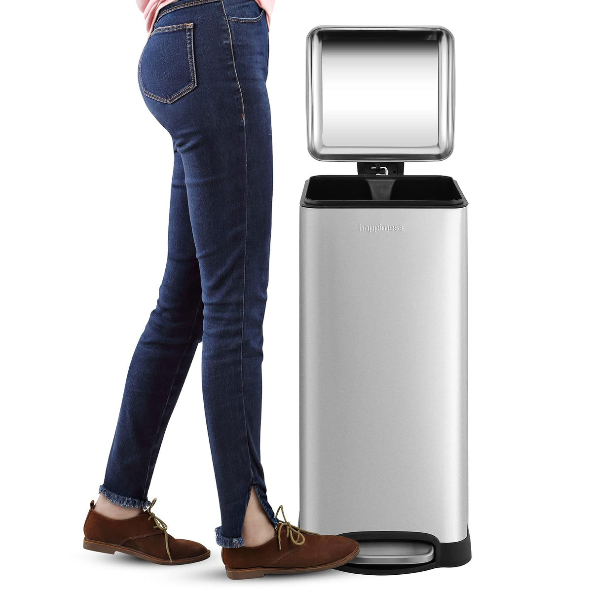 happimess HPM1007D Betty Retro Bote de basura con tapa de cierre suave, resistente a las huellas dactilares, moderno, minimalista para el hogar, cocina, lavadero, oficina, recámara, baño, cromo