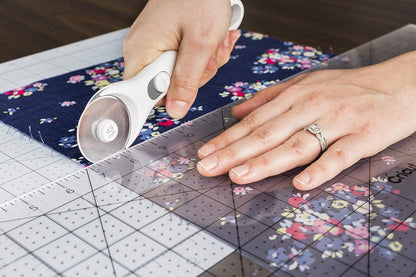 Cricut Cortador rotativo – Cortador rotativo para proyectos de tela, costura y acolchado, compatible tanto para diestros como para zurdos, [45 mm]
