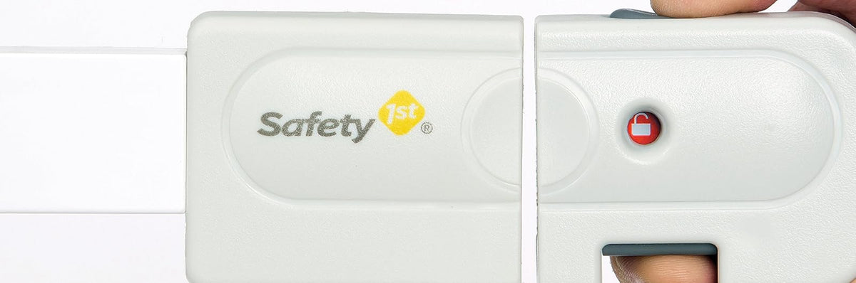 Safety 1st - Puerta para bebé con cierre automático y fijación a presión, para espacios desde 74 hasta 96 cm