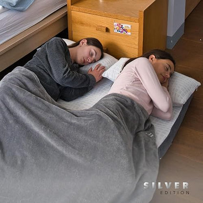 Memory Foam Silver Edition | Colchón/Colchoneta Plegable para Invitados y Visitas con Maleta de Transporte, Soporte Confortable, Portátil y Fácil de Guardar, Blanco con Gris