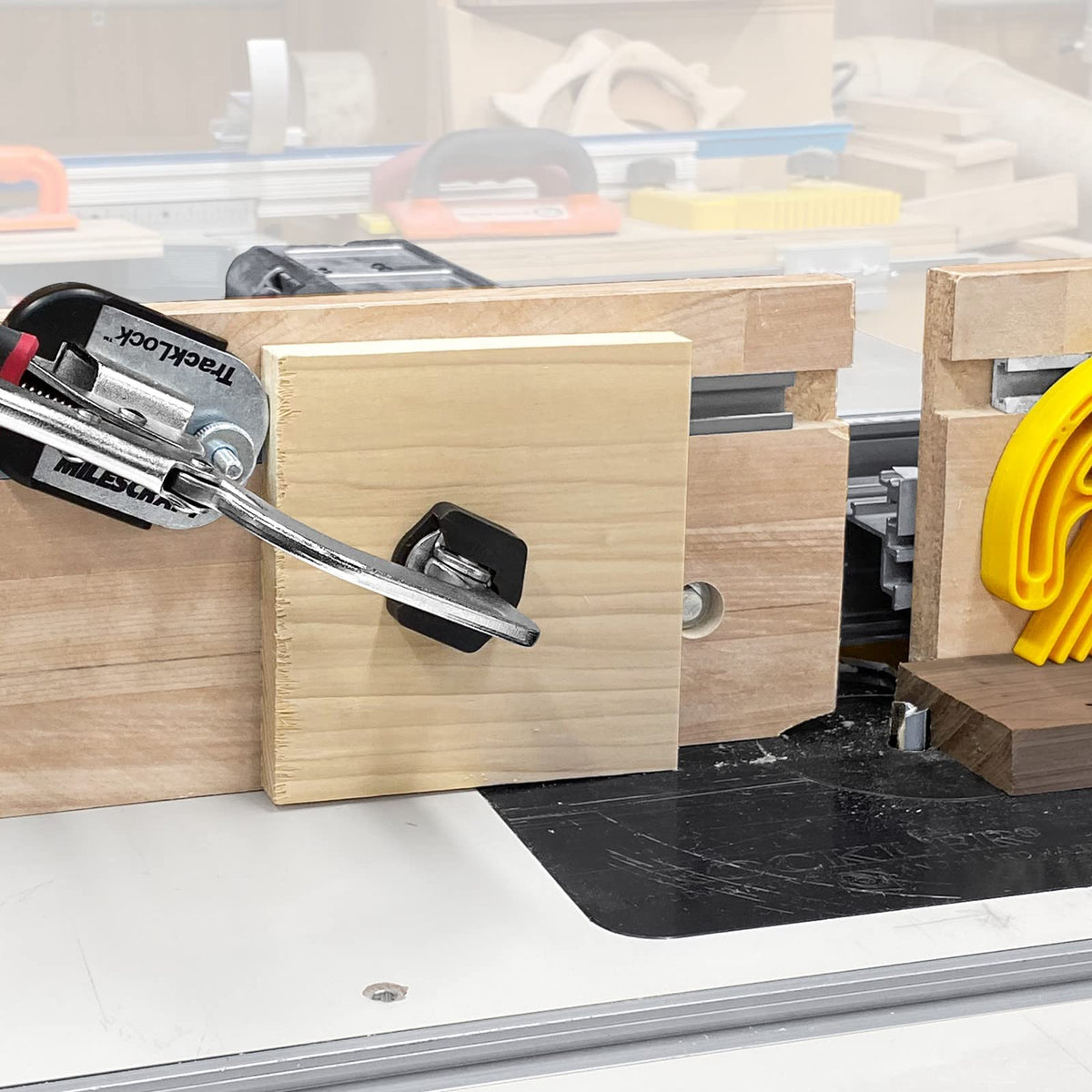 Milescraft Track Master Sistema de Sujeción de Track 4023 | Contiene base de sujeción con conectores 1/4in-20, 13x20 mm, 23x30 mm, 30x35 mm, adáptase a cualquier pista T