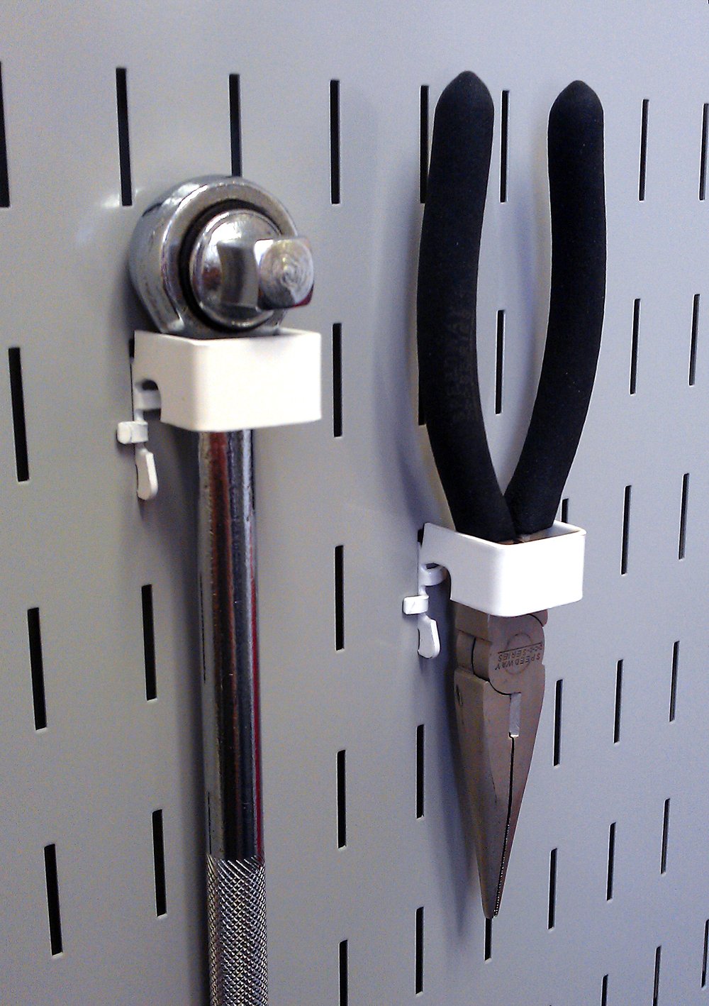 Wall Control KT-200-DLX B Set de ganchos ranurados de lujo para paneles de almacenamiento Blanco