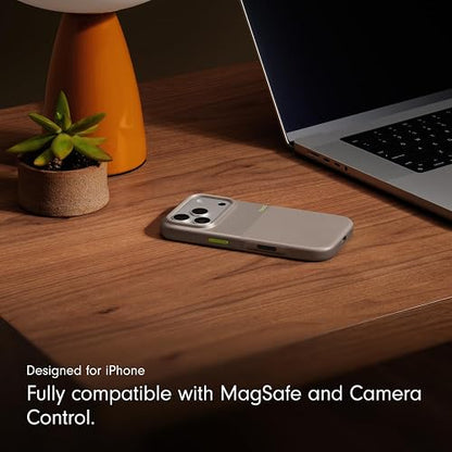 Beats - Funda de Alta protección con MagSafe de Beats para el iPhone 17 Pro con Control de la Cámara, Resistente a rayones y caídas, Textura Mate con Forro de Microfibra – Gris Alpino