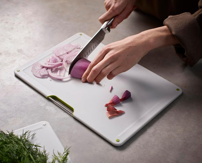 Joseph Joseph - Juego de tabla de cortar de 4 piezas codificadas por colores, estuche delgado de acero inoxidable para almacenamiento de cocina organizada, piedra ligera