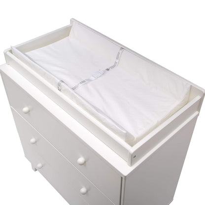 Cambiador contorneado de espuma Delta Children con funda impermeable