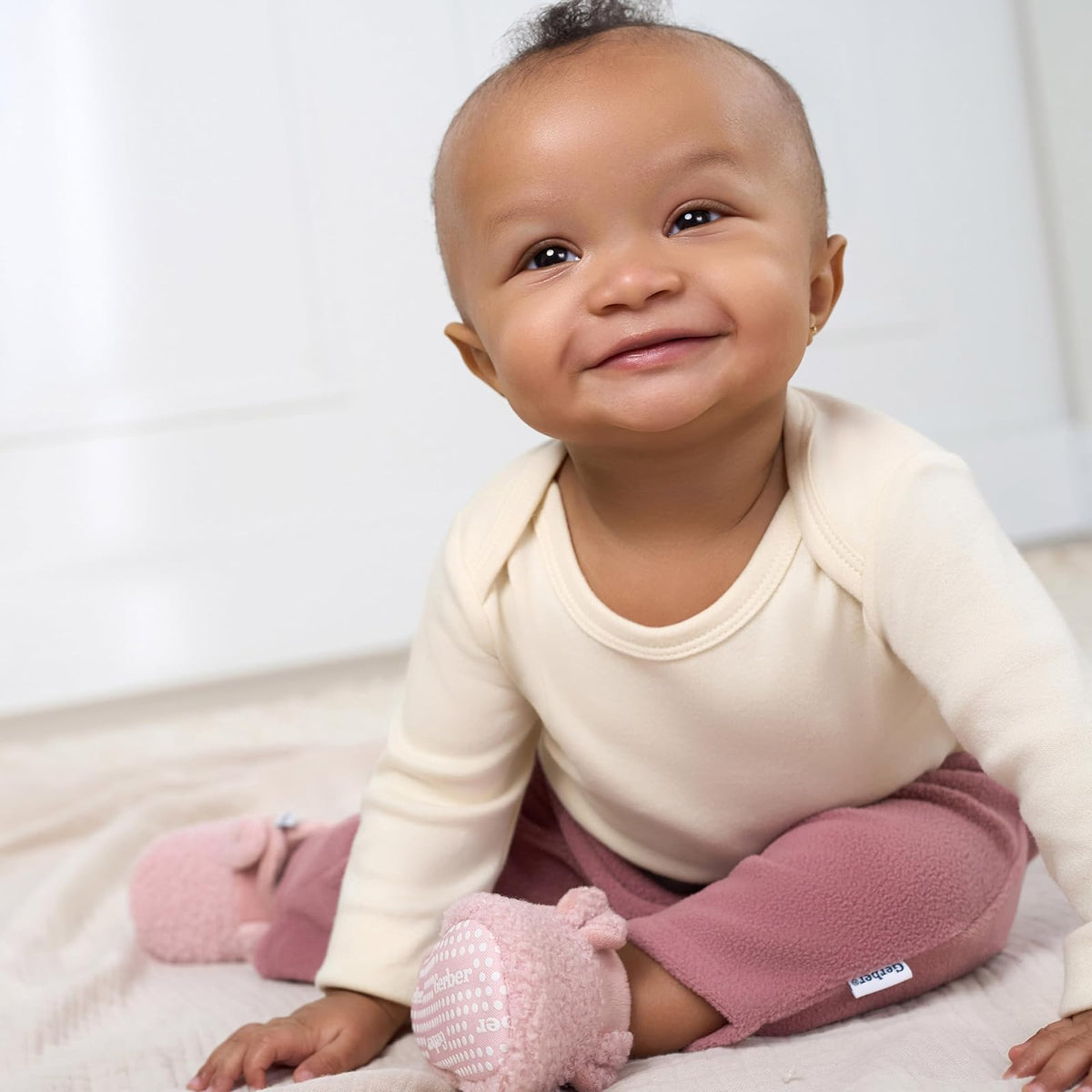 Gerber Paquete de 4 Pantalones de Microforro Polar Pantalones Deportivos para bebés niños
