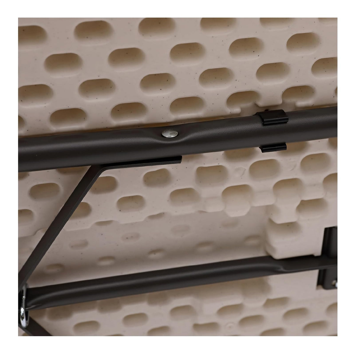 Mesa plegable Iceberg de 30" x 60", platino, serie Indestructible TOO 500 (HECHO EN EE. UU.)