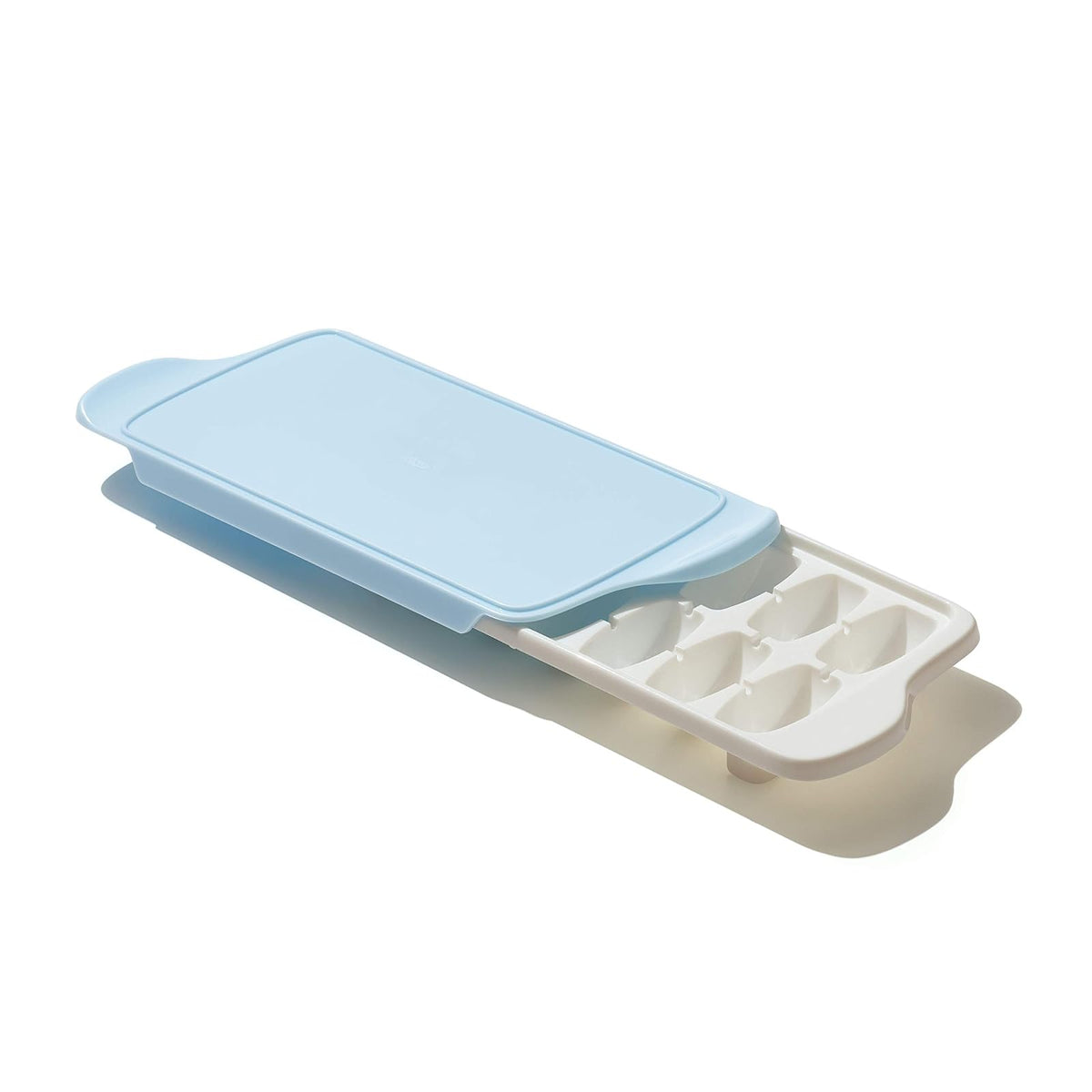 OXO Good Grips - Bandeja para cubitos de hielo (2 unidades) | OXO Good Grips Bandeja flexible para cubitos de hielo con tapa, paquete de 2, azul y blanco