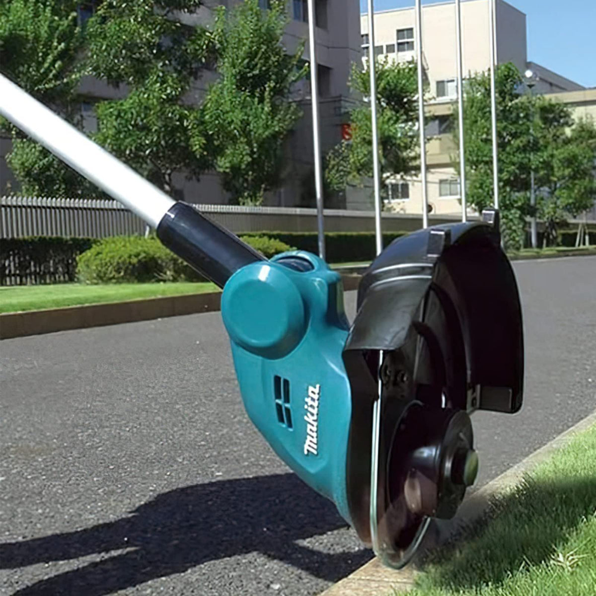 Makita Desbrozadora Inalambrica 18v + cargador DC18RC + bateria 3.0Ah 18v