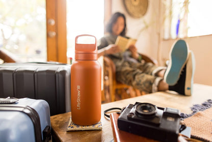 LifeStraw Go Series - Botella de filtro de agua de acero inoxidable aislada para viajes y uso diario, elimina bacterias, parásitos y microplásticos, mejora el sabor, 1 L azul islandés