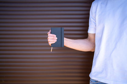 Moleskine Suave tamaño de bolsillo, cuaderno llano: en blanco. Con bolsillo plegable para notas. Cierre de banda elástica
