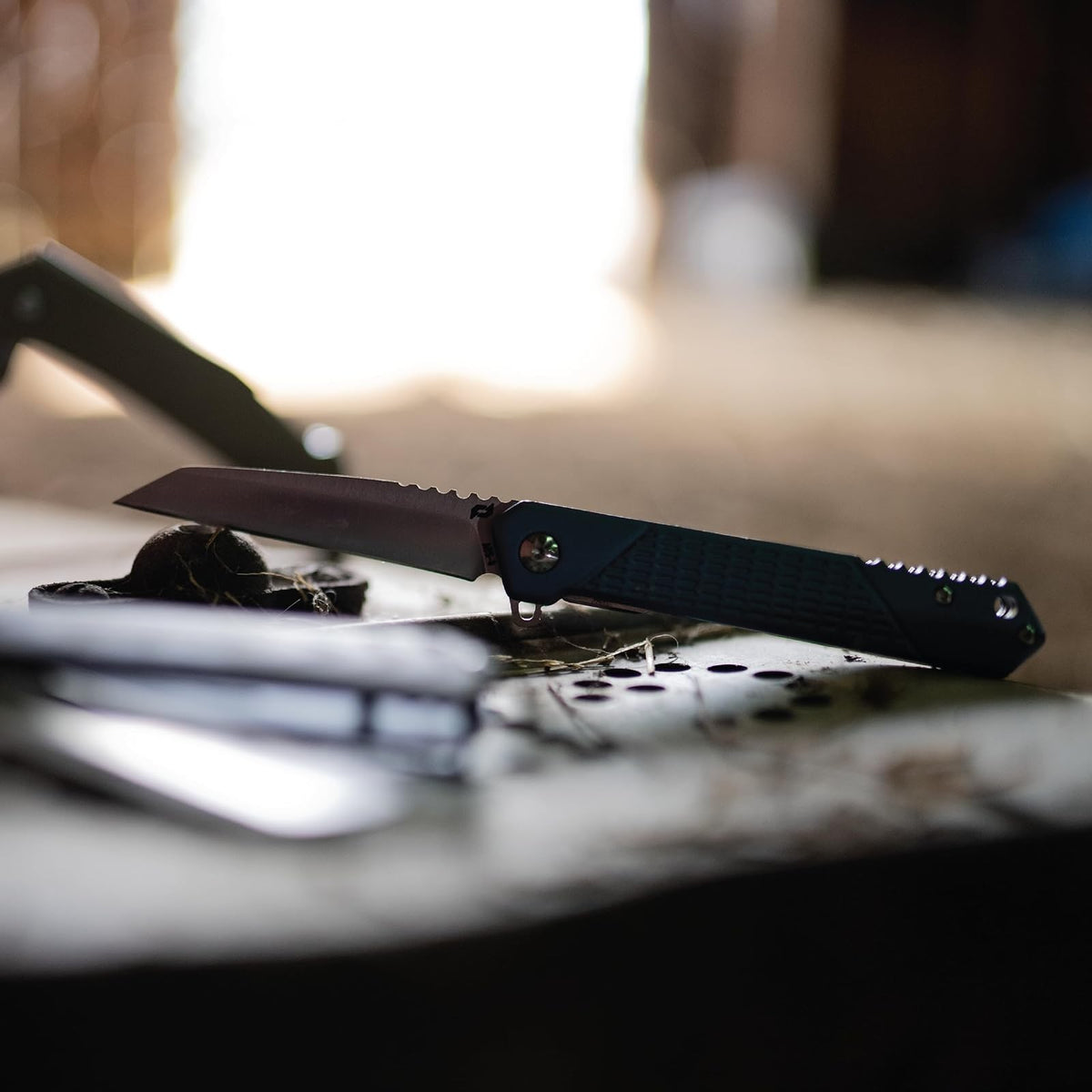 Schrade Delta Class Inert 7.5 Pulgadas con Hoja de Acero AUS-10 de 3.25 Pulgadas y Mango de Aluminio para EDC
