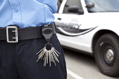 KEY-BAK SUPER48 - Llavero retráctil con Bloqueo, Estuche de policarbonato Duradero, Correa de Piel y Anillo Dividido de Gran tamaño, Color Negro