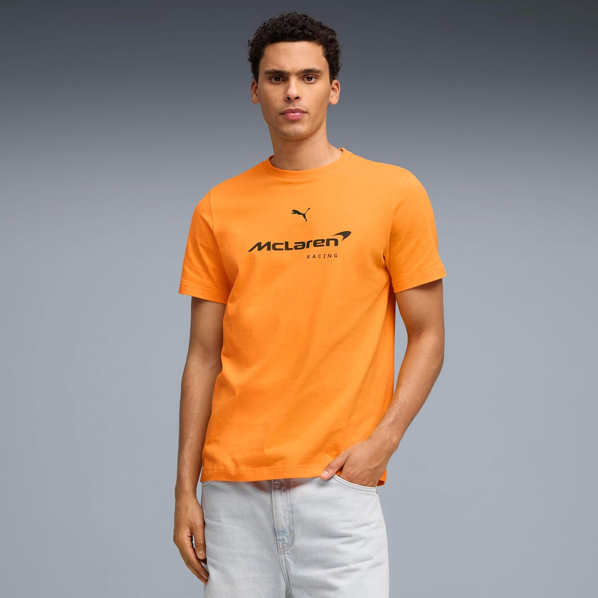 Puma McLaren Big Logo tee Playera Motorsport | Mangas cortas con cuello redondo, con un gran logotipo de Racing en el pecho, diseñado para entusiastas