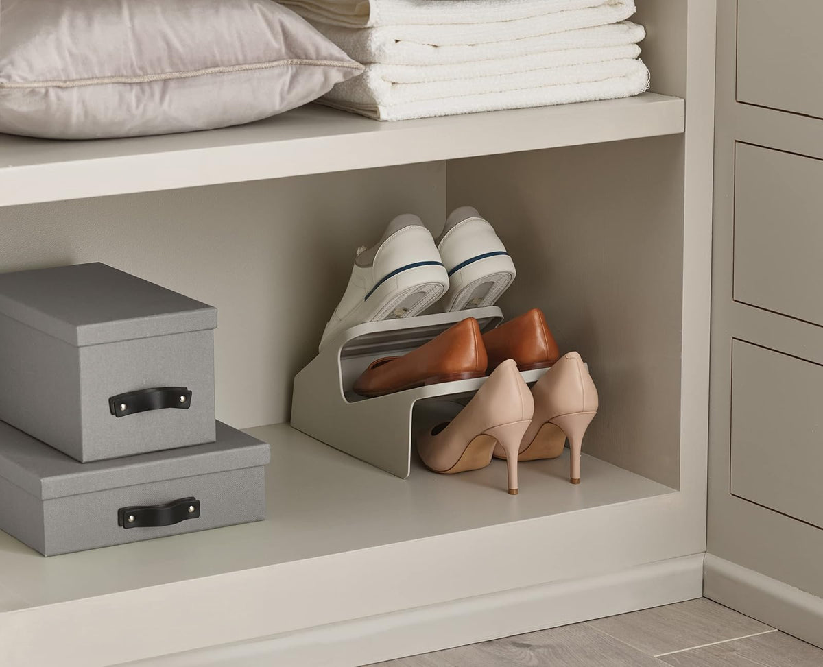 Joseph Joseph Shoe-In - Organizador Compacto de 2 Niveles para Ahorrar Espacio, con Capacidad para Hasta 3 Pares, Color Crudo