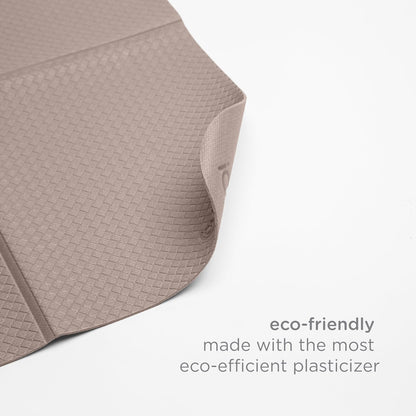 Ubbi On-The-Go - Tapete para cambiar pañales para bebé, suave y cómoda, accesorio imprescindible para recién nacidos, fácil de limpiar, almohadilla plegable portátil, accesorios de viaje para bebé,