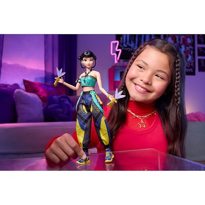 KPOP Demon Hunters Muñeca Zoey | Con el aspecto de How It's Done, con accesorios Spirit Blades inspirados en la película, JRN37