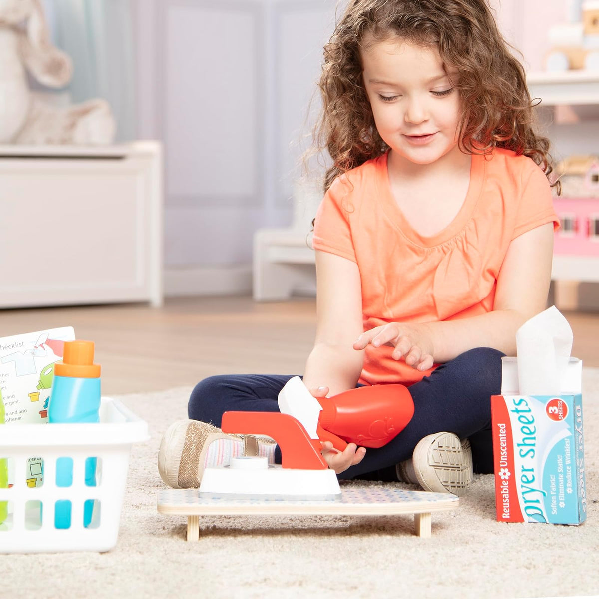 Melissa & Doug Juego de cesto para la Colada con Plancha de Madera, Tabla de Planchar y Accesorios (14 Piezas)
