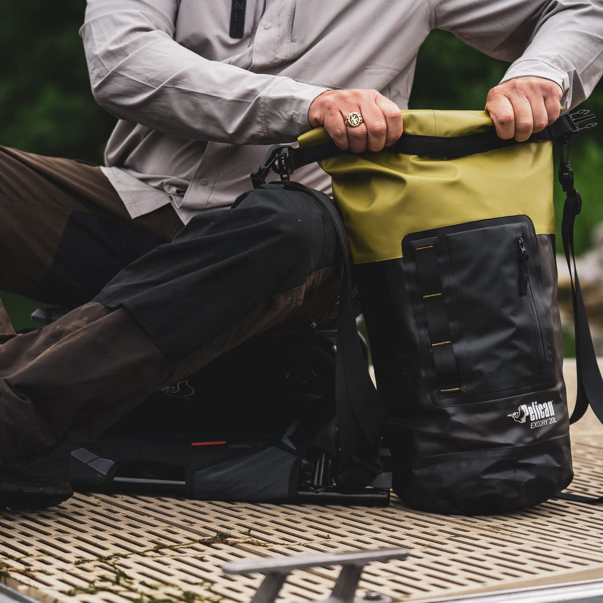 Pelican Bolsa seca impermeable – Exodry – Gruesa y ligera – Saco de compresión seco con tapa enrollable que mantiene el equipo seco para kayak, canotaje, playa, rafting, senderismo, camping y pesca