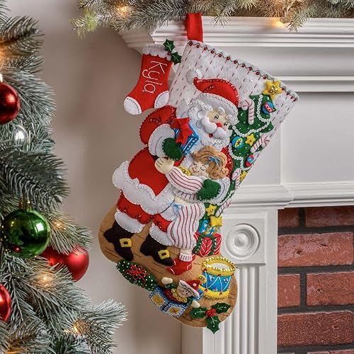 Bucilla Hugs, Kit de Calcetines de Navidad con Apliques de Fieltro, 18 Pulgadas (89253E)