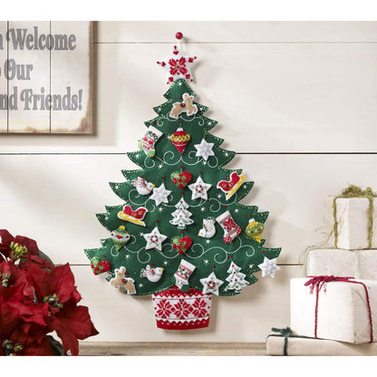 Bucilla Kit de calendario de Adviento con apliques de fieltro, 17 x 24 pulgadas, árbol nórdico