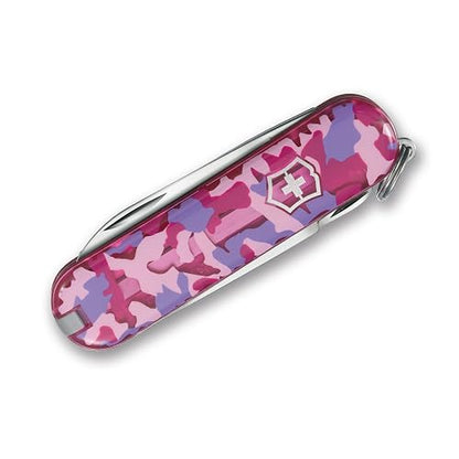 Victorinox Swiss Army Classic SD Navaja Pequeña, Rosa (Pink Camo), 58 mm | Cuchillo de bolsillo hecho en Suiza, 7 funciones, balanzas de camuflaje rosa, tijeras, llavero de transporte, uso diario
