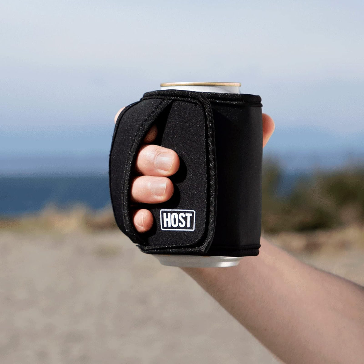 Host Insta-Chill - Enfriador de latas de gel y bolsa de hielo flexible para latas regulares de 12 onzas, color negro