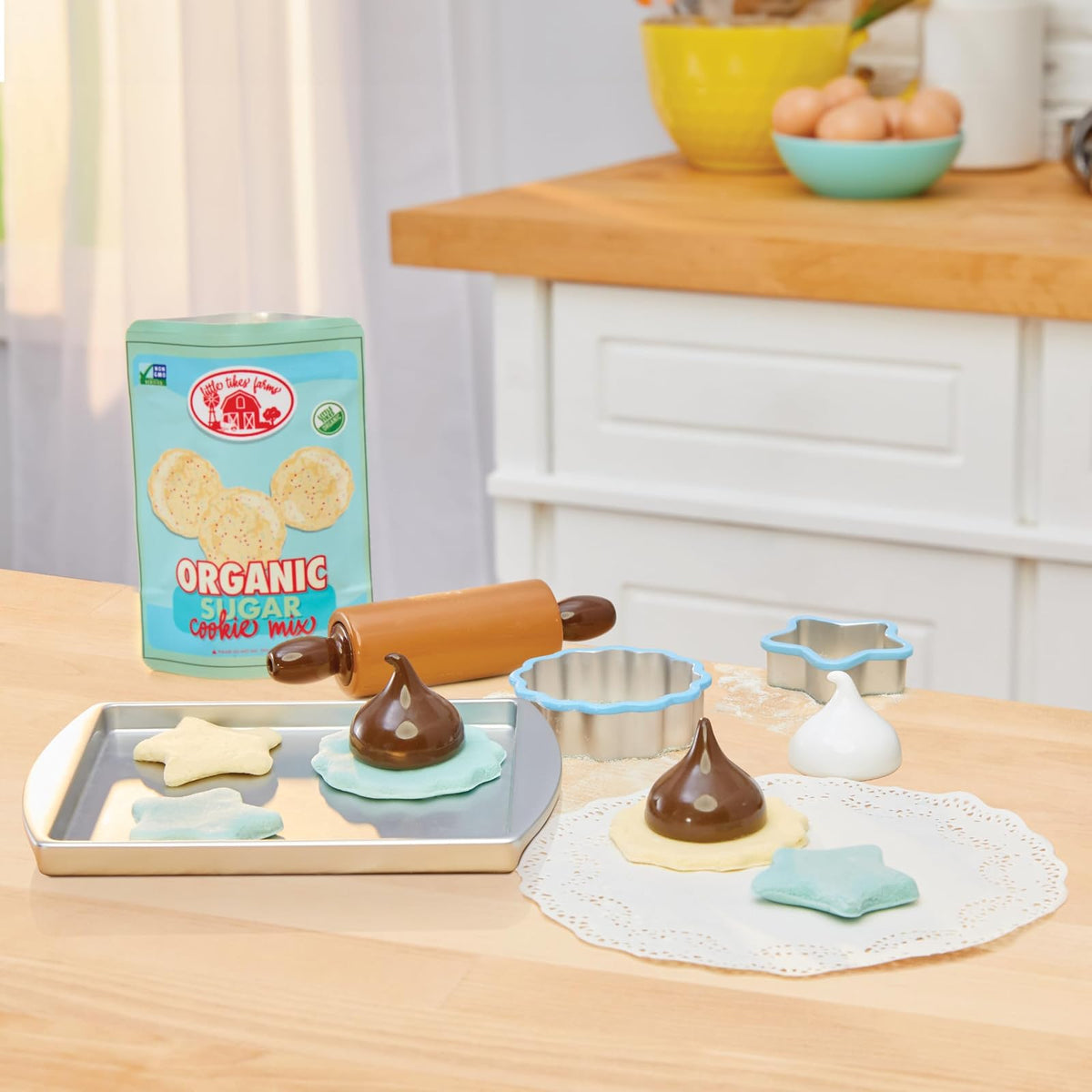 Little Tikes Creative Chefs Cookie Kit - con Arena Especial de Juego Make-It! Mix, 11 Accesorios, Juego de Panadería Realista para Niños y Niñas a Partir de 3 Años