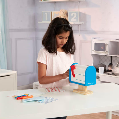 Melissa & Doug Mi propio juego de actividades de buzón de madera y juguete educativo