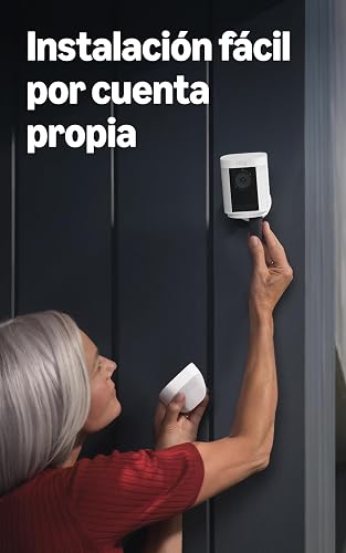 Cámara con luz de enfoque inalámbrica Ring Pro (Spotlight Cam Pro) - Detección de movimiento 3D, conversación bidireccional con Audio+ y Wi-Fi de doble banda, negra