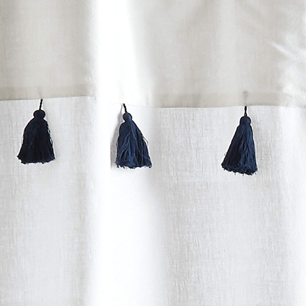 Peri Home Panamá Stripe Boho Farmhouse - Cortina de Ducha con borlas 100% Tela de algodón con borlas para decoración de baño, 72 x 72 Pulgadas, Azul Marino