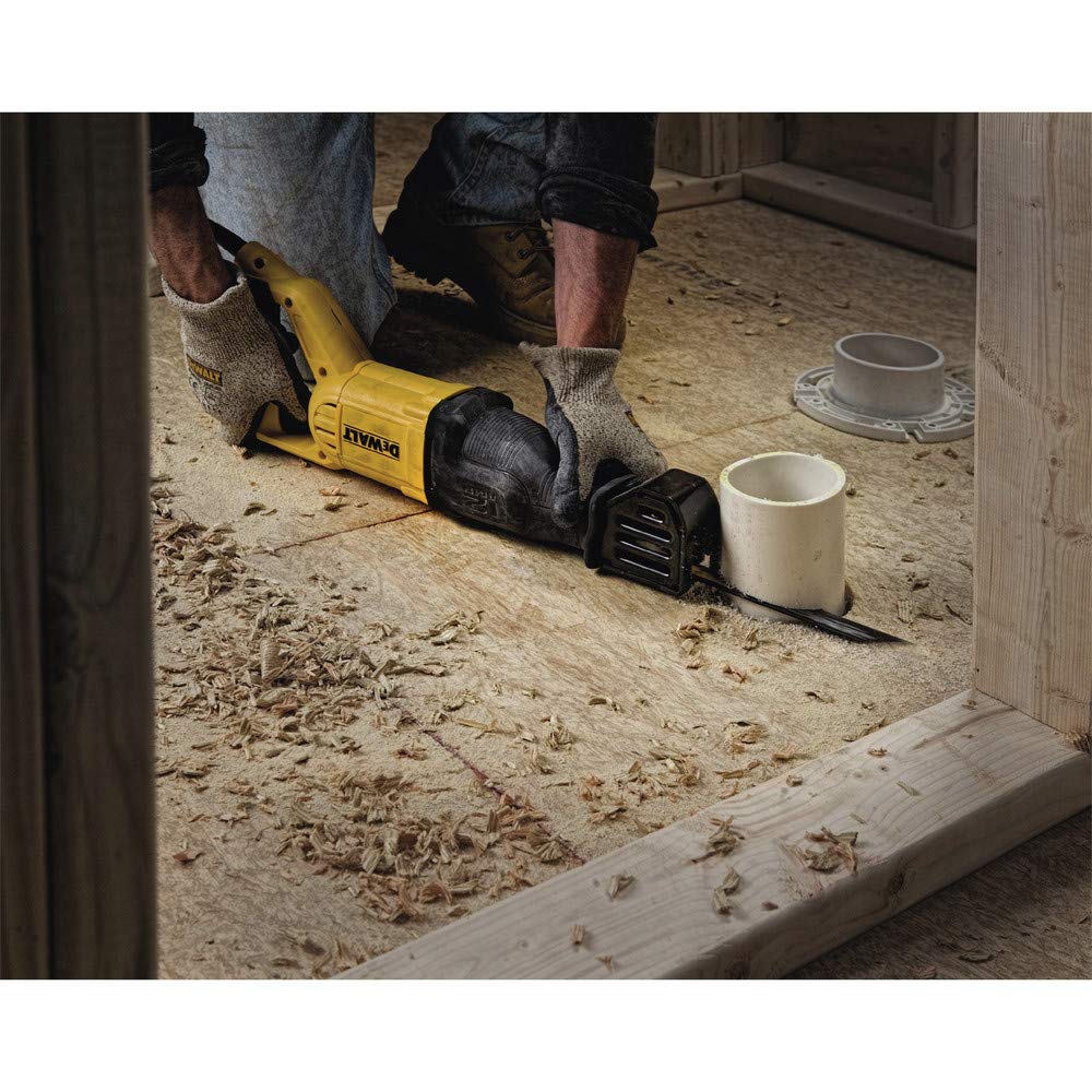 DEWALT Sierra alternativa, 12 amperios, 2.900 RPM, abrazadera de hoja de 4 posiciones, gatillo de velocidad variable, con cable (DWE305), grande