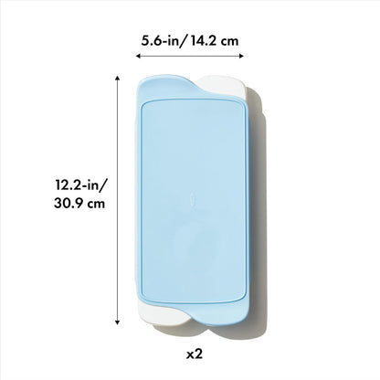 OXO Good Grips - Bandeja para cubitos de hielo (2 unidades) | OXO Good Grips Bandeja flexible para cubitos de hielo con tapa, paquete de 2, azul y blanco
