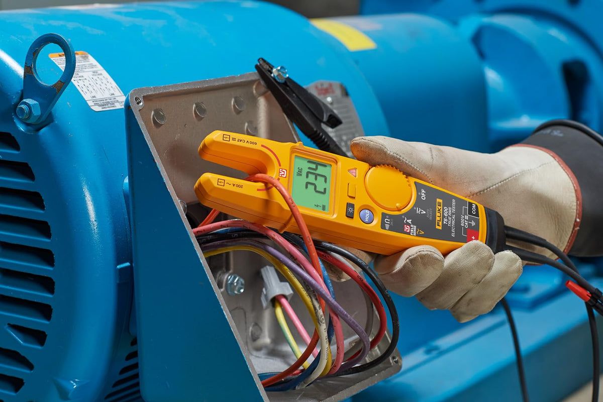 Fluke T6‑600 Detector de Voltaje Comprobador FieldSense Medidor TRUE RMS 600 V / 200 A Resistencia Hasta 2 kΩ Pantalla Retroiluminada